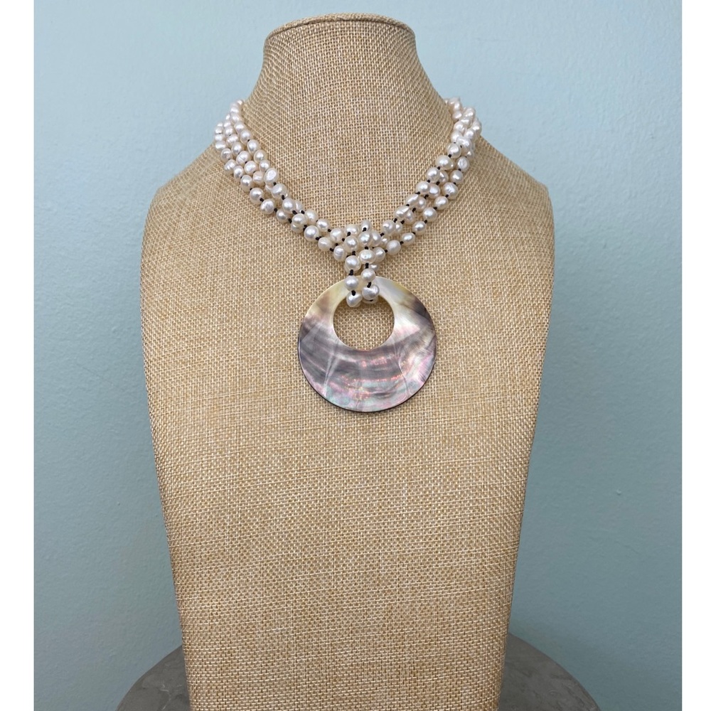 NWOT White Pearl Necklace with Shell Pendant